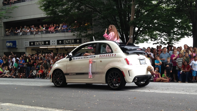 Illustration for article titled Vehicles Of The 2013 DragonCon Parade - Photo Dump